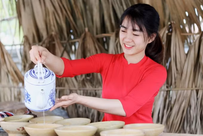 ... thử làm cô hàng nước.