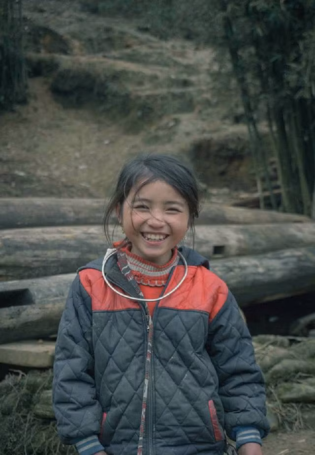 Cô bé Tỏ xinh tựa thiên thần sở hữu nụ cười tỏa nắng