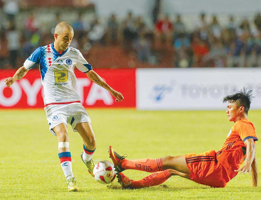 Phan Đức Lễ (phải) là trụ cột trong màu áo SHB Đà Nẵng. Ảnh: V.N