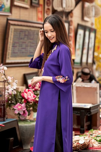 Ngọc Châu thể hiện nét đẹp vừa truyền thống vừa hiện đại. Ngọc Châu thể hiện nét đẹp vừa truyền thống vừa hiện đại.