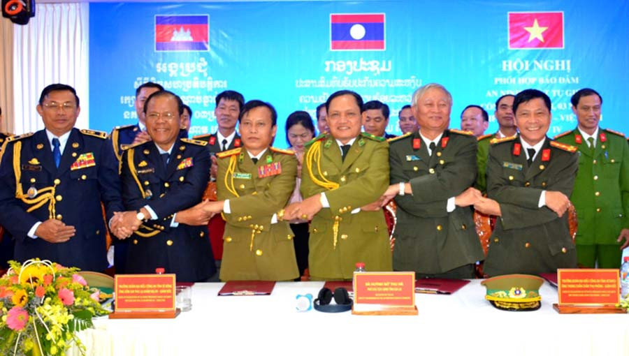  Công an các tỉnh ký biên bản ghi nhớ. Ảnh: V.H