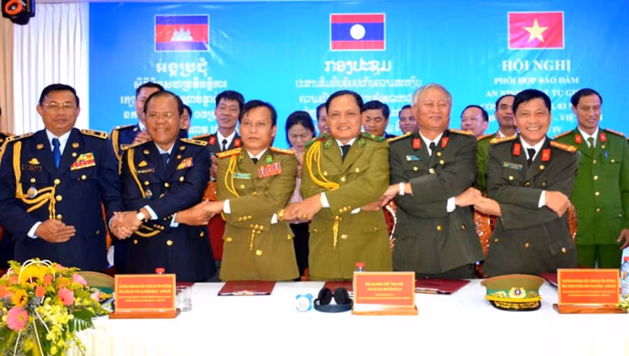  Công an các tỉnh ký biên bản ghi nhớ. Ảnh: V.H