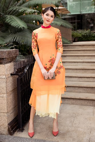 Phần tay áo ngắn vừa mang tính truyền thống, vừa hiện đại, thuận tiện khi di chuyển.