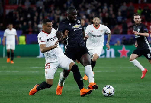 Ivan Mercado gây sóng gió trước khung thành 