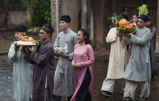 Dâng lễ trong Tết Việt ở đình So, Quốc Oai, Hà Nội Dâng lễ trong Tết Việt ở đình So, Quốc Oai, Hà Nội