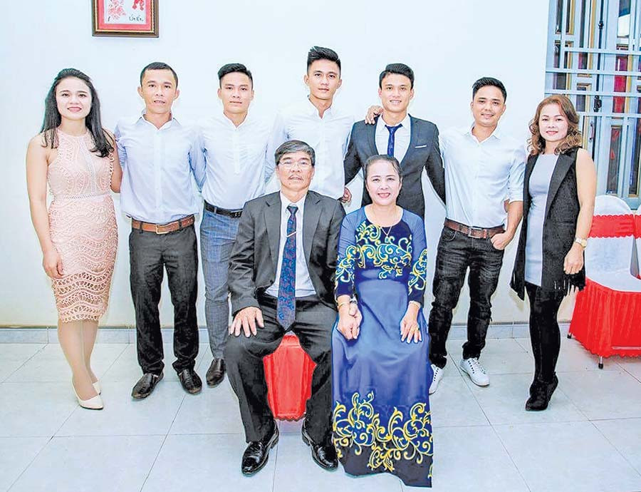  Gia đình luôn là điểm tựa vững chắc để các cầu thủ nuôi dưỡng giấc mơ. Ảnh: V.N