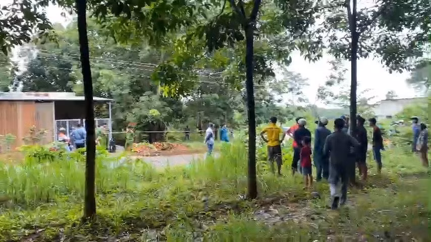 Hiện trường vụ chết người nghi án mạng ở Bình Phước. Ảnh: T.Thành