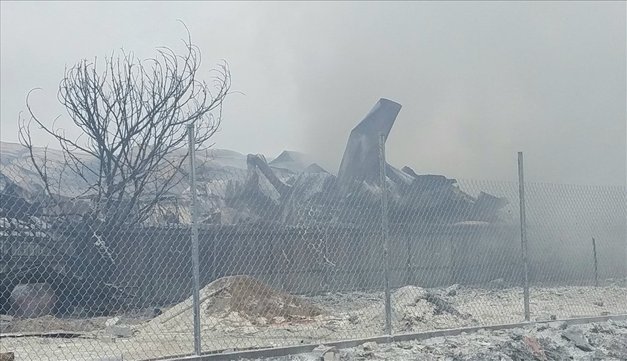  Nhiều tài sản bên trong kho hóa chất bị lửa thiêu rụi. Ảnh: CTV