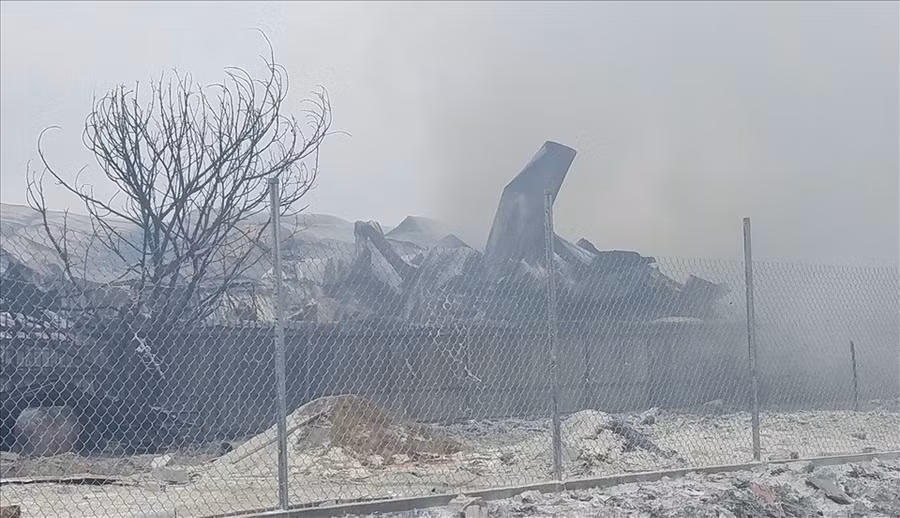  Nhiều tài sản bên trong kho hóa chất bị lửa thiêu rụi. Ảnh: CTV