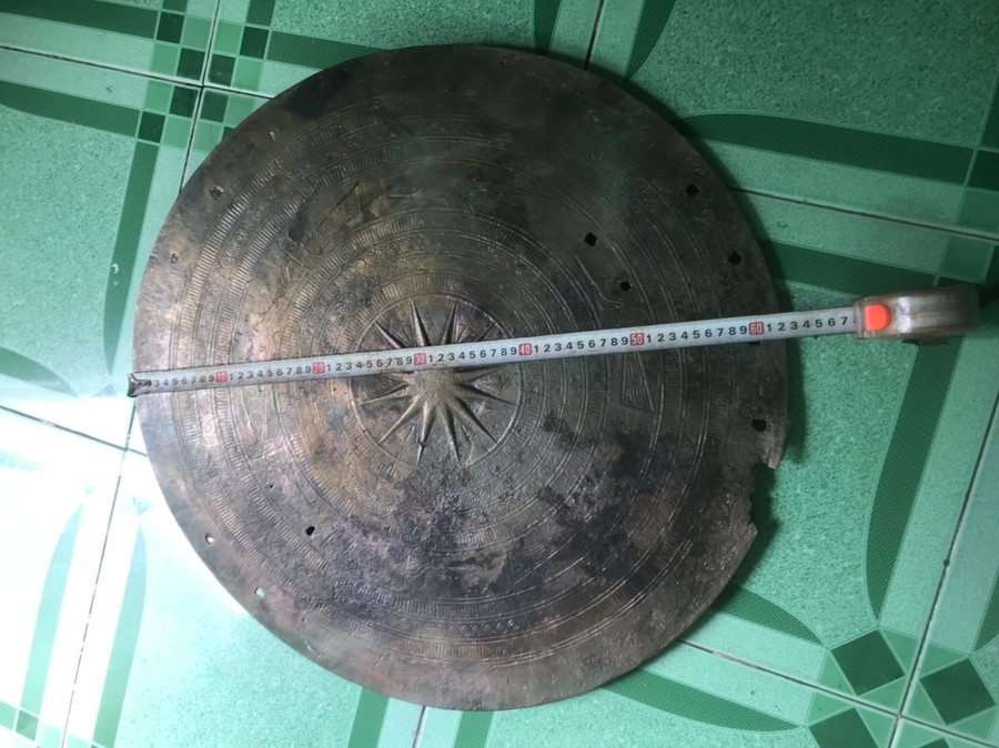 Dù có niên đại cách nay khoảng 2.000 - 2.300 năm nhưng các hoa văn trên mặt trống đồng Đông Sơn vẫn còn khá rõ. Ảnh: BTĐT Dù có niên đại cách nay khoảng 2.000 - 2.300 năm nhưng các hoa văn trên mặt trống đồng Đông Sơn vẫn còn khá rõ. Ảnh: BTĐT