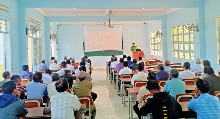  Quang cảnh buổi tập huấn. Ảnh: R'Ô HOK 