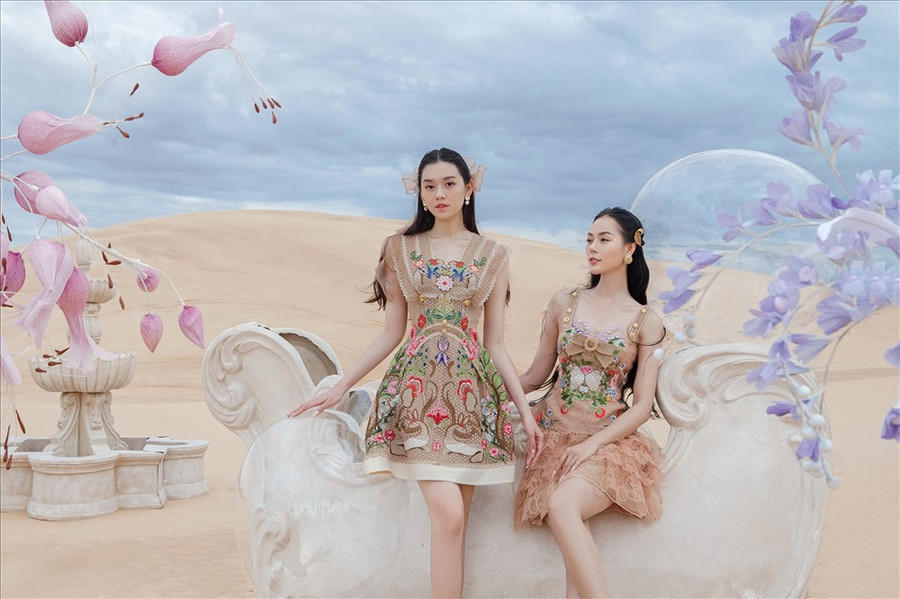 Ngoài ra, người đẹp 10X nhắn nhủ về một tinh thần hòa hợp thiên nhiên, rời xa phố xa sôi động để khám phá những vùng đất hoang dã. Đấy chính là nét đẹp đúng nghĩa đến từ những cô gái hiện đại, sống đầy đam mê, thích phiêu du và không kém phần xinh đẹp, lôi cuốn. Ngoài ra, người đẹp 10X nhắn nhủ về một tinh thần hòa hợp thiên nhiên, rời xa phố xa sôi động để khám phá những vùng đất hoang dã. Đấy chính là nét đẹp đúng nghĩa đến từ những cô gái hiện đại, sống đầy đam mê, thích phiêu du và không kém phần xinh đẹp, lôi cuốn.