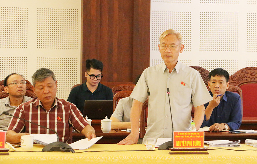 Ủy viên Ban Chấp hành Trung ương Đảng, Chủ nhiệm Ủy ban Tài chính-Ngân sách của Quốc hội Nguyễn Phú Cường phát biểu tại buổi giám sát. Ảnh: Quang Tấn