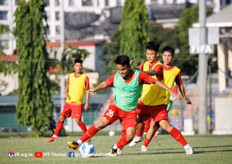 U20 Việt Nam nỗ lực tập luyện, cạnh tranh tích cực để có suất dự vòng loại U20 châu Á 2023. Ảnh: VFF