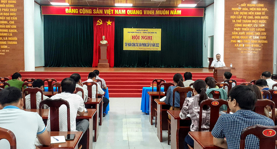 Quang cảnh hội nghị. Ảnh: Hoàng Viên Quang cảnh hội nghị tại Trung tâm Chính trị huyện. Ảnh: HV