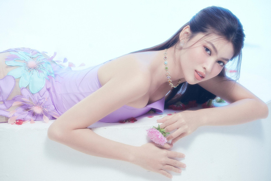  Cô đang không ngừng biến hoá để đem những hình ảnh mới lạ, đa dạng của mình đến với công chúng. Người đẹp hứa hẹn trong tương lai sẽ không ngừng cố gắng hoàn thiện bản thân hơn nữa để đáp lại tình yêu thương của mọi người đã dành cho cô.