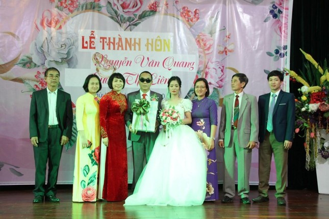 Ảnh lễ cưới vợ chồng thương binh Nguyễn Văn Quang