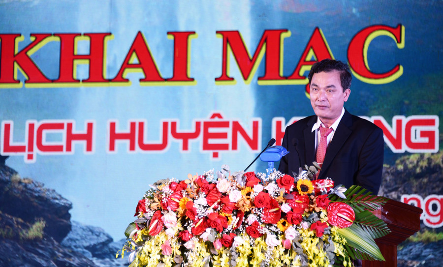 Phó Bí thư Huyện ủy, Chủ tịch UBND huyện Kbang Nguyễn Văn Dũng phát biểu khai mạc Ngày hội du lịch Kbang năm 2022. Ảnh: Đức Thụy
