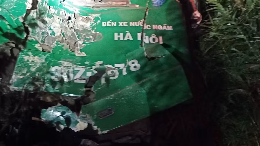 Tai nạn giao thông đặc biệt nghiêm trọng, 3 người chết tại chỗ. Ảnh Thành Nam