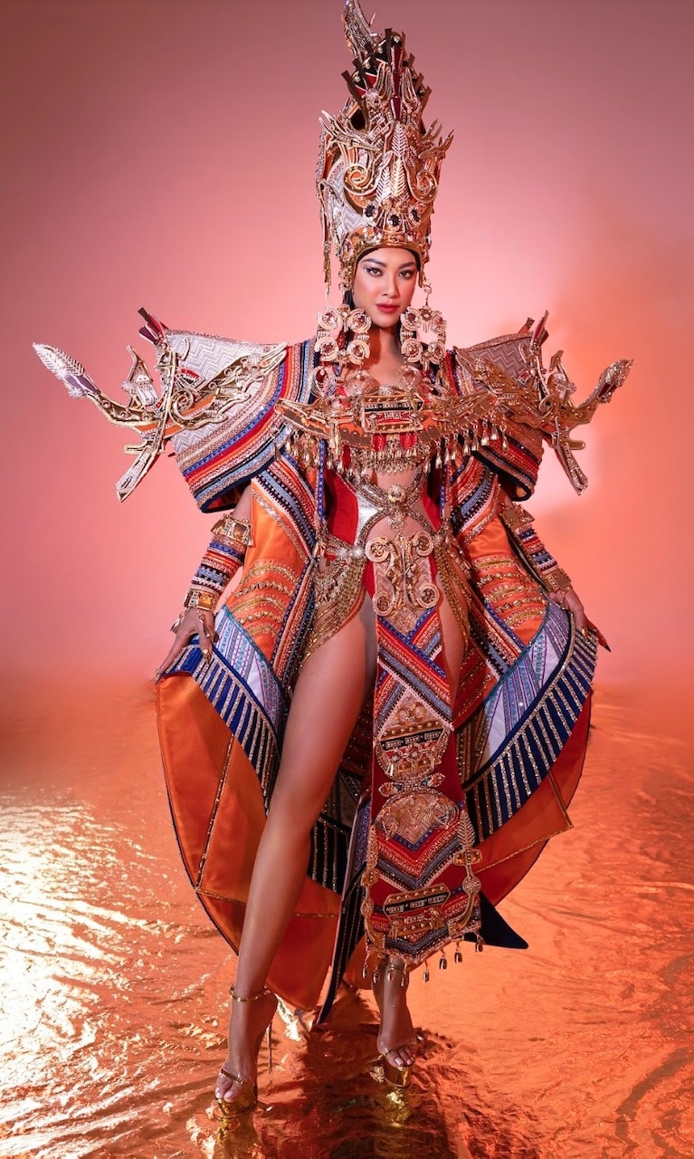 Cận cảnh trang phục dân tộc của Kim Duyên mang đến Miss Supranational 2022. Ảnh:MUV Cận cảnh trang phục dân tộc của Kim Duyên mang đến Miss Supranational 2022. Ảnh:MUV
