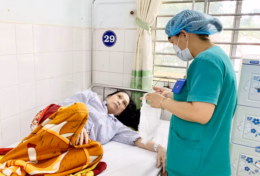  Ngành Y tế tỉnh đang gặp nhiều khó khăn do tình trạng thiếu nhân lực nhất là bác sĩ. Ảnh: Như Nguyện