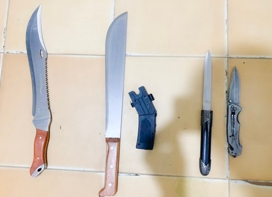 Hung khí nguy hiểm mà 2 nhóm thanh niên dùng để hỗn chiến