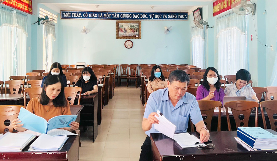 Đoàn Thanh tra của Sở Giáo dục và Đào tạo kiểm tra công tác chuẩn bị cho kỳ thi tốt nghiệp THPT tại điểm thi Trường THPT Quang Trung (thị xã An Khê). Ảnh: Mộc Trà Đoàn Thanh tra của Sở Giáo dục và Đào tạo kiểm tra công tác chuẩn bị cho kỳ thi tốt nghiệp THPT tại điểm thi Trường THPT Quang Trung (thị xã An Khê). Ảnh: Mộc Trà