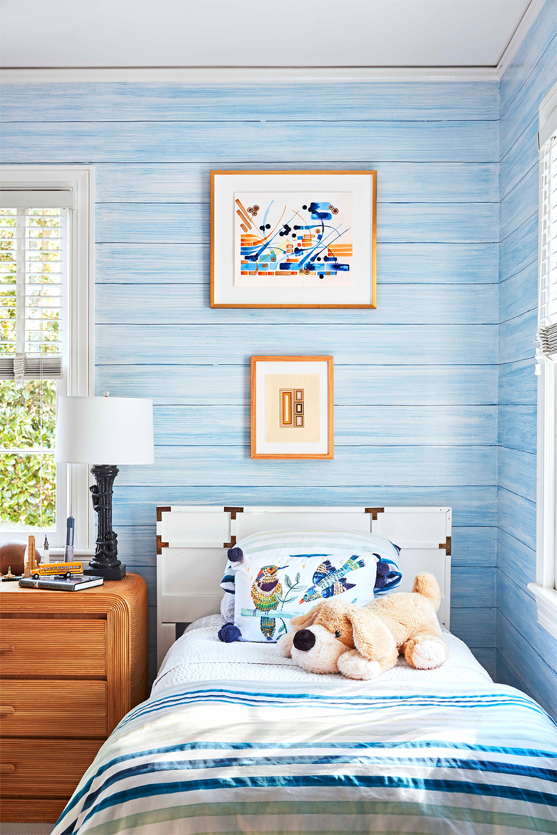 Khi lắp cửa sổ, bố mẹ nên chú ý khoảng cách và chiều cao cửa sổ để vừa có thể đảm bảo sự riêng tư, vừa giúp trẻ đón được ánh sáng tự nhiên và tránh được các tai nạn đáng tiếc.