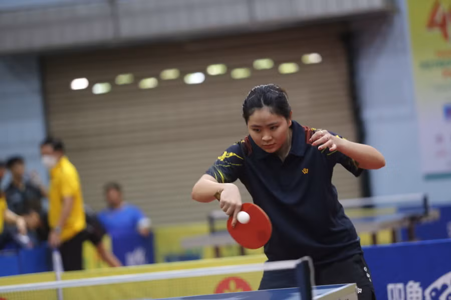 Tay vợt Chung Thị Mỹ Huyền của đoàn Tây Ninh sở hữu gương mặt ưa nhìn cùng những cú trái tay hiểm hóc.