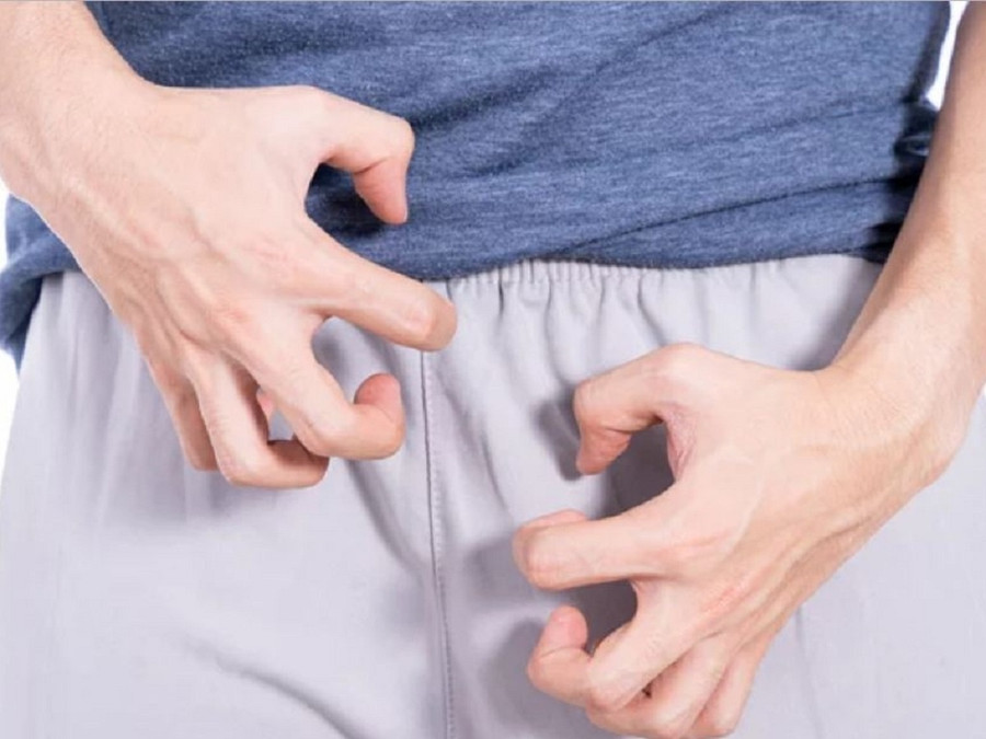 Ông Thorsten Legat, 53 tuổi, đã phải cắt 1 tinh hoàn vì tiếp nước sai kỹ thuật khi nhảy cầu. Ảnh: MINH HỌA: SHUTTERSTOCK Ông Thorsten Legat, 53 tuổi, đã phải cắt 1 tinh hoàn vì tiếp nước sai kỹ thuật khi nhảy cầu. Ảnh: MINH HỌA: SHUTTERSTOCK