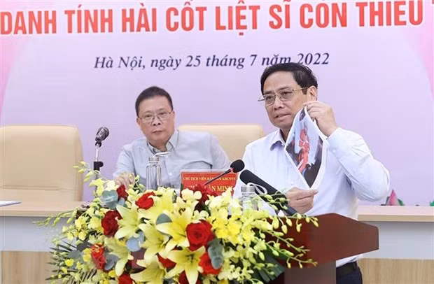 Thủ tướng Phạm Minh Chính chia sẻ về hình ảnh Mẹ Việt Nam Anh hùng Nguyễn Thị Tân ở Đô Lương, Nghệ An khi nhận được hài cốt của con trai. (Ảnh: Dương Giang/TTXVN)