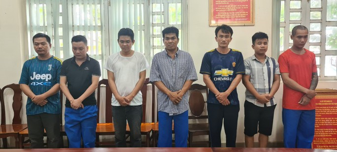 Các đối tượng tham gia đường dây đưa người trái phép qua Campuchia bị bắt giữ. Các đối tượng tham gia đường dây đưa người trái phép qua Campuchia bị bắt giữ