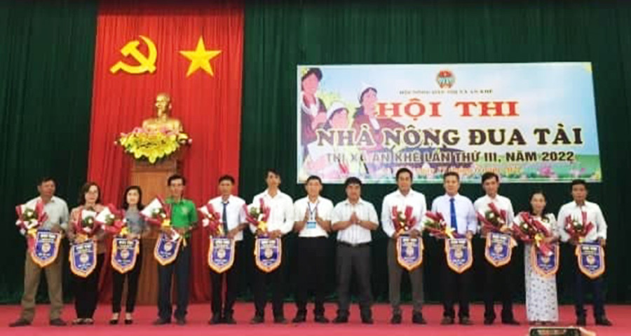  Các đội thi “Nhà Nông đua tài” thị xã An Khê lần thứ III, năm 2022. Ảnh: Hoàng Cư 