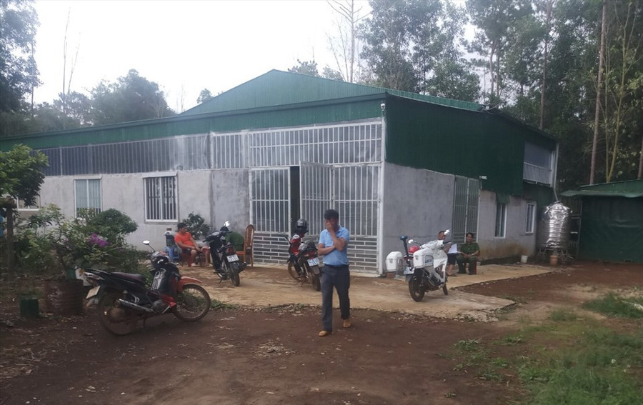 Ngôi nhà của ông Nguyễn Đức Dạo xây dựng trên đất rừng cộng đồng bao chiếm trái phép. - Ảnh: K.P Ngôi nhà của ông Nguyễn Đức Dạo xây dựng trên đất rừng cộng đồng bao chiếm trái phép. - Ảnh: K.P