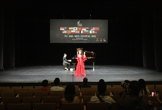  Bella Vũ trình diễn xuất sắc ca khúc Bella Ciao bằng tiếng Ý trong phần thi thanh nhạc