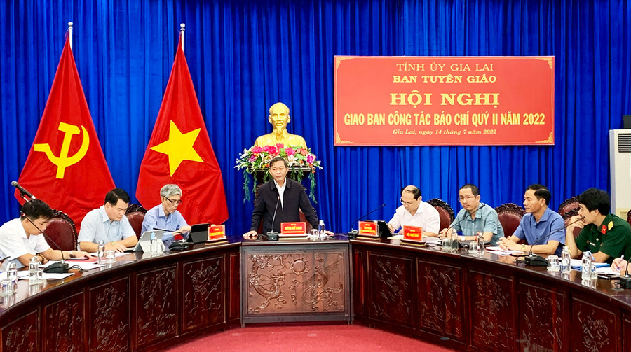 Đồng chí Huỳnh Thế Mạnh-Ủy viên Ban Thường vụ Tỉnh ủy, Trưởng ban Tuyên giáo Tỉnh ủy phát biểu tại hội nghị. Ảnh: Như Nguyện Đồng chí Huỳnh Thế Mạnh-Ủy viên Ban Thường vụ Tỉnh ủy, Trưởng ban Tuyên giáo Tỉnh ủy phát biểu tại hội nghị. Ảnh: Như Nguyện