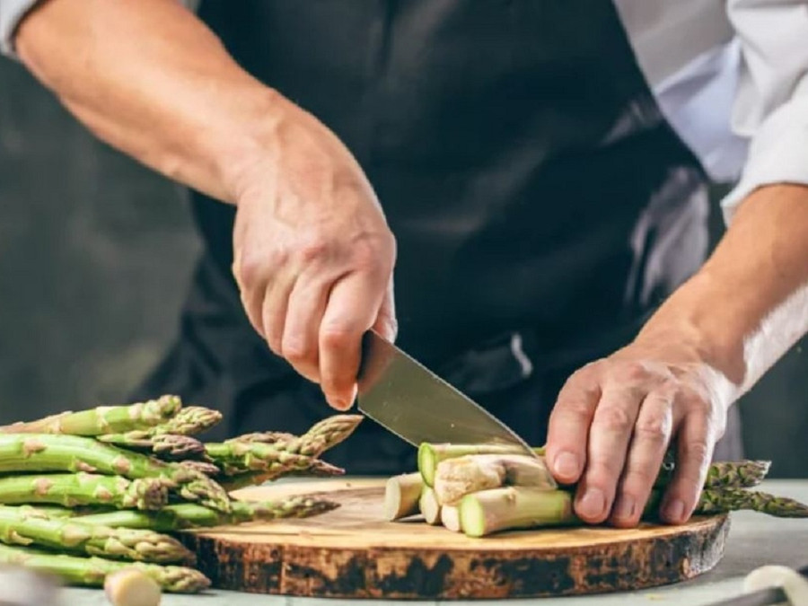  Măng tây chứa hàm lượng cao quercetin, hoạt động như chất kháng histamine tự nhiên, có tác dụng giảm các triệu chứng dị ứng. Ảnh: SHUTTERSTOCK