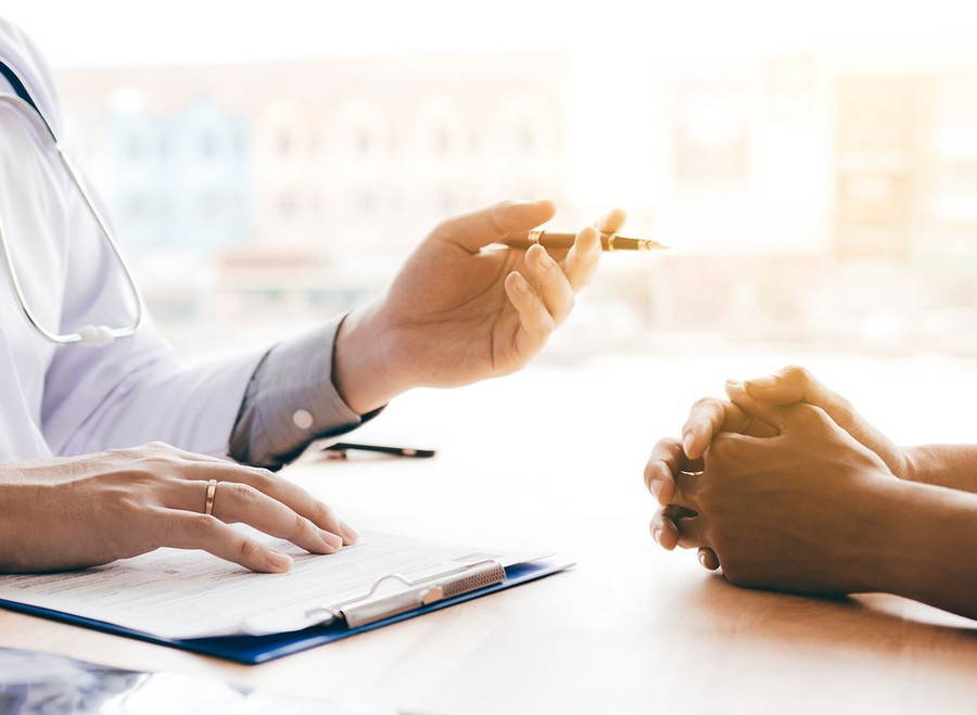  Điều quan trọng là phải lên lịch khám sức khỏe thường xuyên với bác sĩ của bạn, đặc biệt là khi bạn có tuổi. Ảnh: Shutterstock