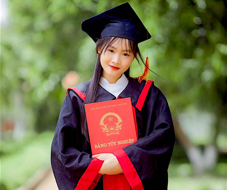 Thí sinh Cao Thị Thảo Linh-thủ khoa khối D của tỉnh tại kỳ thi tốt nghiệp THPT năm 2022 (ảnh nhân vật cung cấp). 