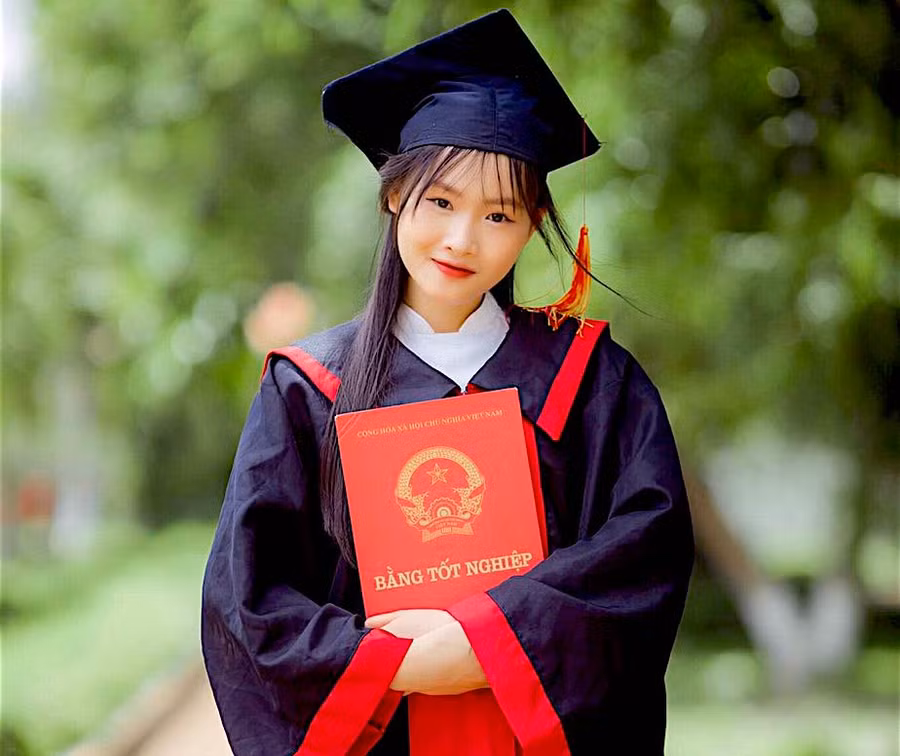 Thí sinh Cao Thị Thảo Linh-thủ khoa khối D của tỉnh tại kỳ thi tốt nghiệp THPT năm 2022 (ảnh nhân vật cung cấp). 