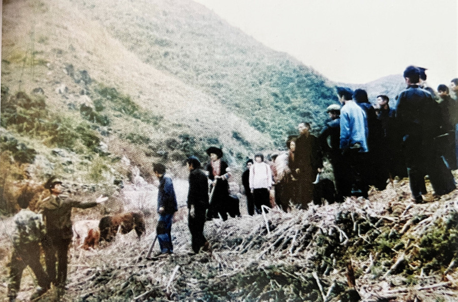 Nhân dân xã Sơn Vĩ (H.Mèo Vạc) sát cánh cùng BĐBP đấu tranh chống lấn chiếm biên giới, năm 1992. Ảnh: Tư liệu