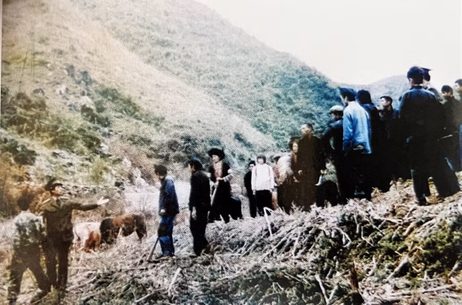 Nhân dân xã Sơn Vĩ (H.Mèo Vạc) sát cánh cùng BĐBP đấu tranh chống lấn chiếm biên giới, năm 1992. Ảnh: Tư liệu