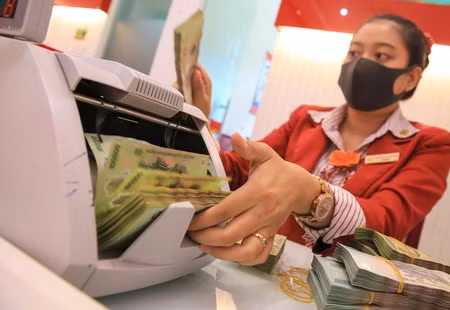 Tiền nhàn rỗi từ dân cư tiếp tục chảy vào ngân hàng