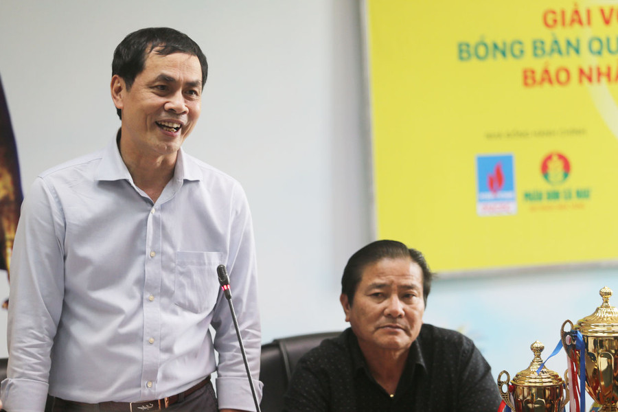  Trưởng Ban tổ chức giải Trần Hữu Việt thông tin về giải đấu. Ảnh: Văn Ngọc