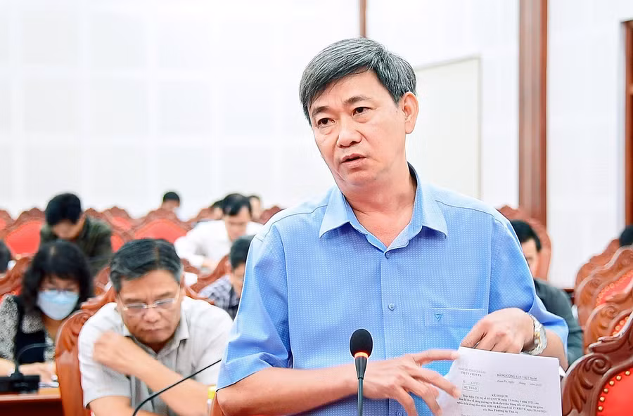 Bí thư Thị ủy Ayun Pa Trần Quốc Khánh thông tin về kết quả sau 5 năm triển khai thực hiện Nghị quyết số 05-NQ TU ngày 12-4-2017 của Tỉnh ủy trên địa bàn. Ảnh: Đức Thụy