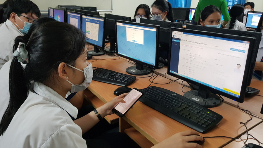 Thí sinh đăng ký trực tuyến dự thi tốt nghiệp THPT năm 2022. Ảnh: Đ.N.T  Thí sinh đăng ký trực tuyến dự thi tốt nghiệp THPT năm 2022. Ảnh: Đ.N.T