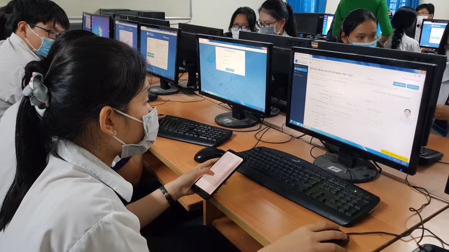  Thí sinh đăng ký trực tuyến dự thi tốt nghiệp THPT năm 2022. Ảnh: Đ.N.T