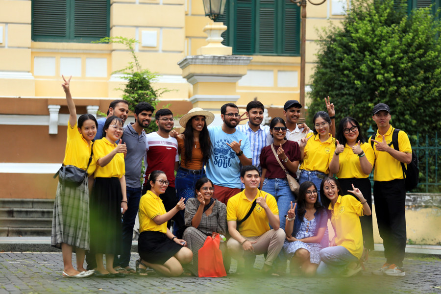 Bưu điện Thành phố trở thành điểm check-in không thể bỏ qua của khách quốc tế khi đến TP.HCM. Ảnh: Nhật Thịnh 