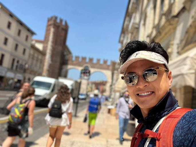 Diễn viên Hồng Đăng trong chuyến đi Châu Âu Diễn viên Hồng Đăng trong chuyến đi Châu Âu