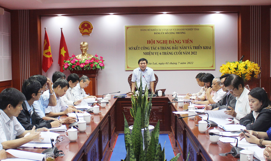Quang cảnh hội nghị. Ảnh: Phan Lài Quang cảnh hội nghị sơ kết công tác 6 tháng đầu năm do Đảng ủy Sở Công thương tổ chức. Ảnh: Phan Lài